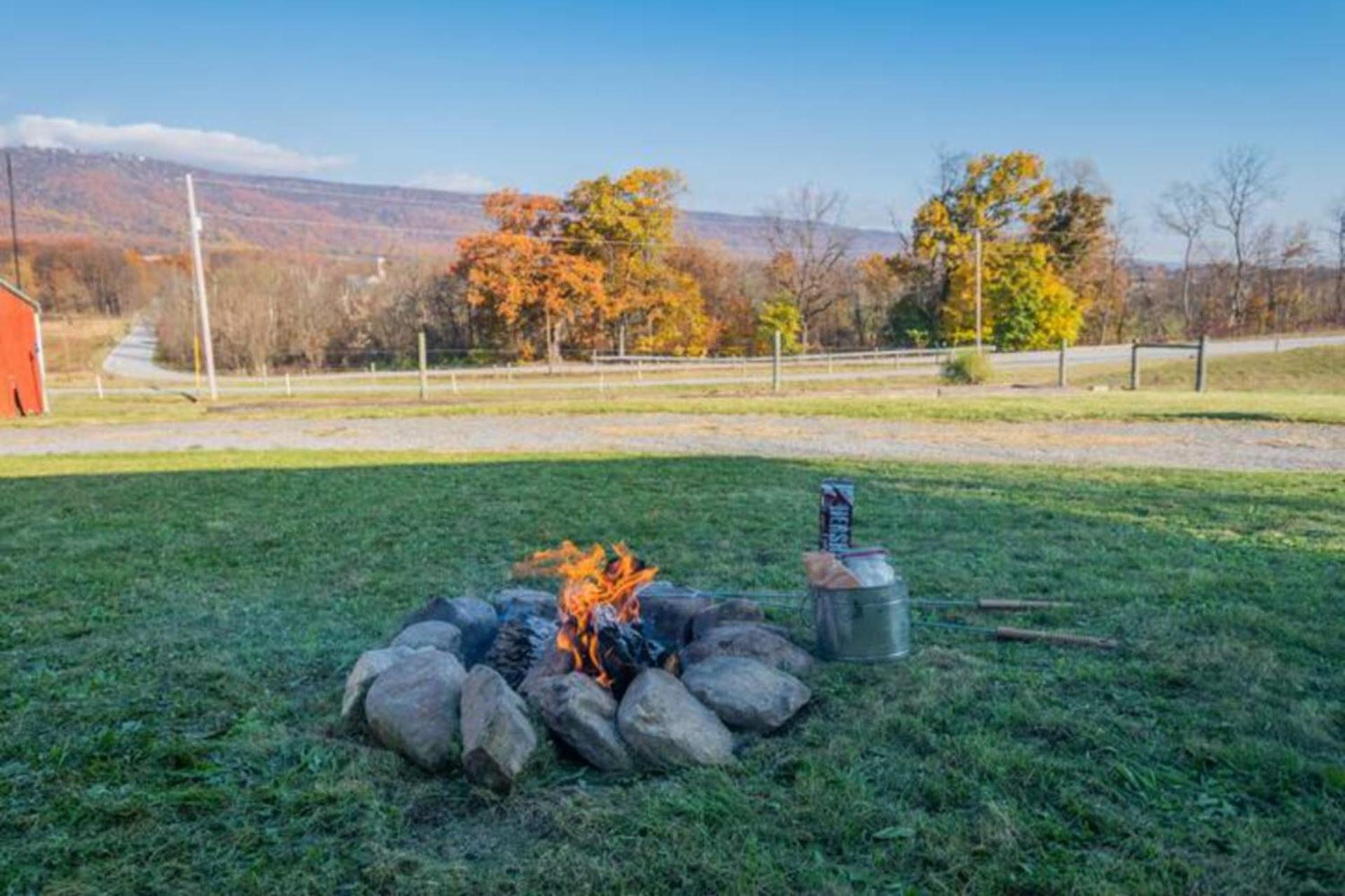 Oakbend Cottage + Fire Pit Newville 外观 照片